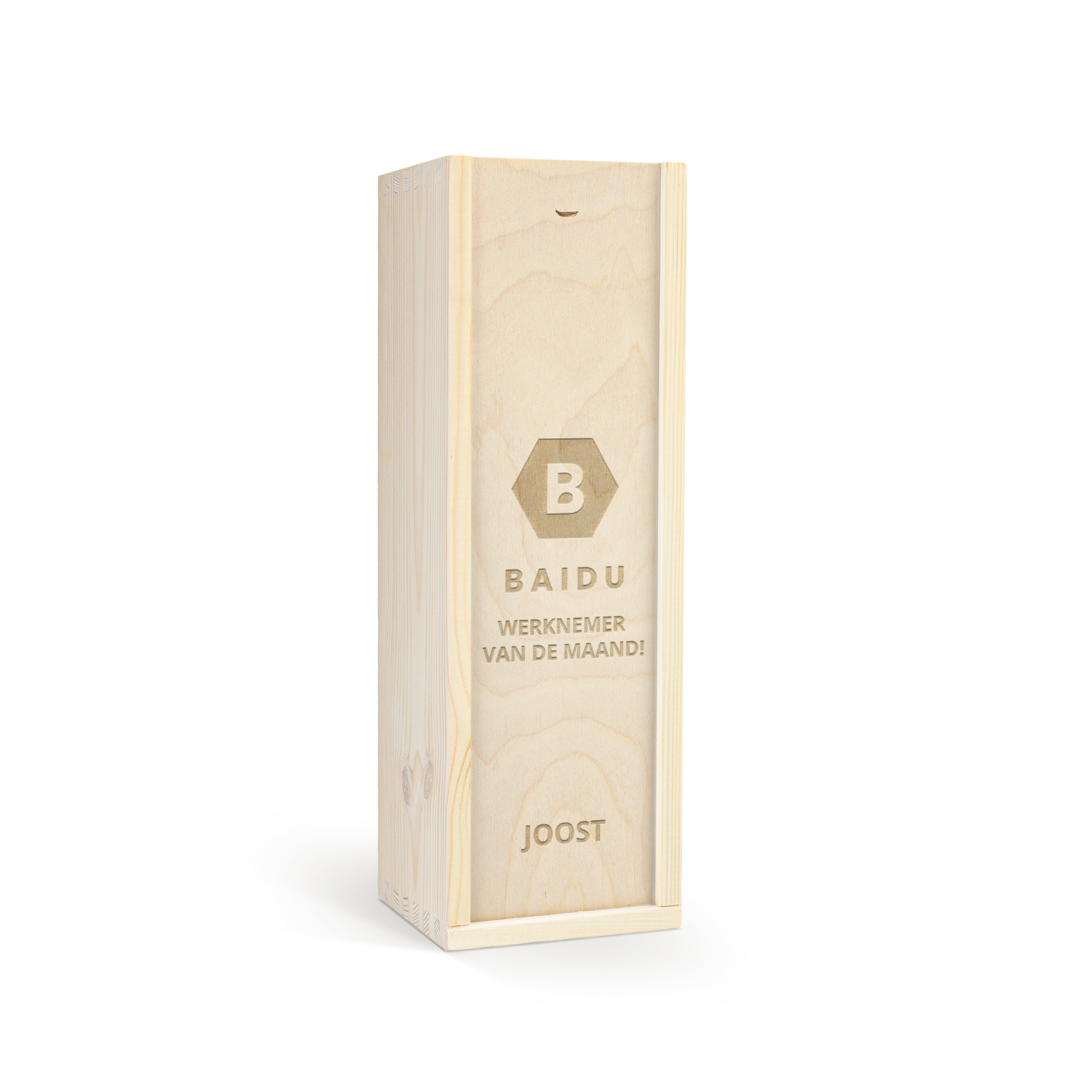 Luxe houten kist met een gegraveerd logo B en de tekst Baidu Werknemer van de maand en Joost, perfect voor een fles Palau Gazo Brut cava.