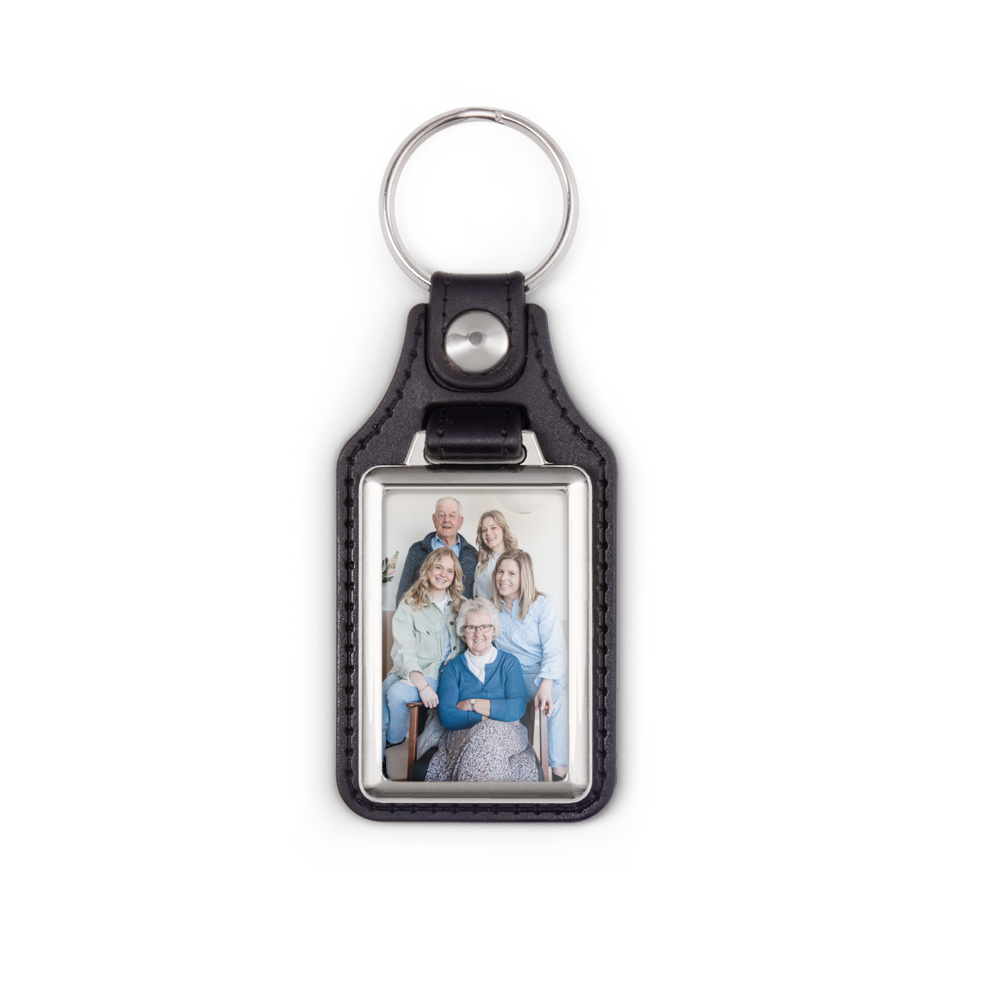 Llavero personalizado de piel rectangular con foto impresa de una familia de cinco personas.