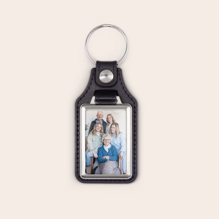 Porta-chaves de couro com foto Chaveiro de couro preto com foto impressa de família, personalizável com sua própria foto ou logo.