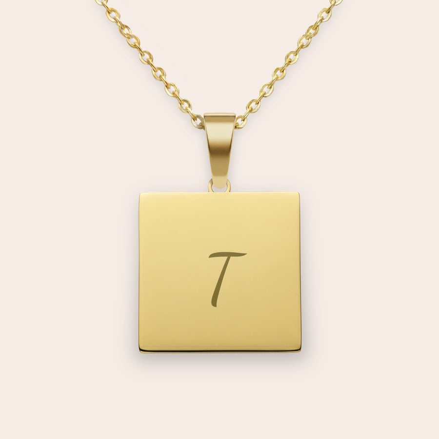 Kette mit viereckigem Anhänger Kette mit viereckigem Anhänger