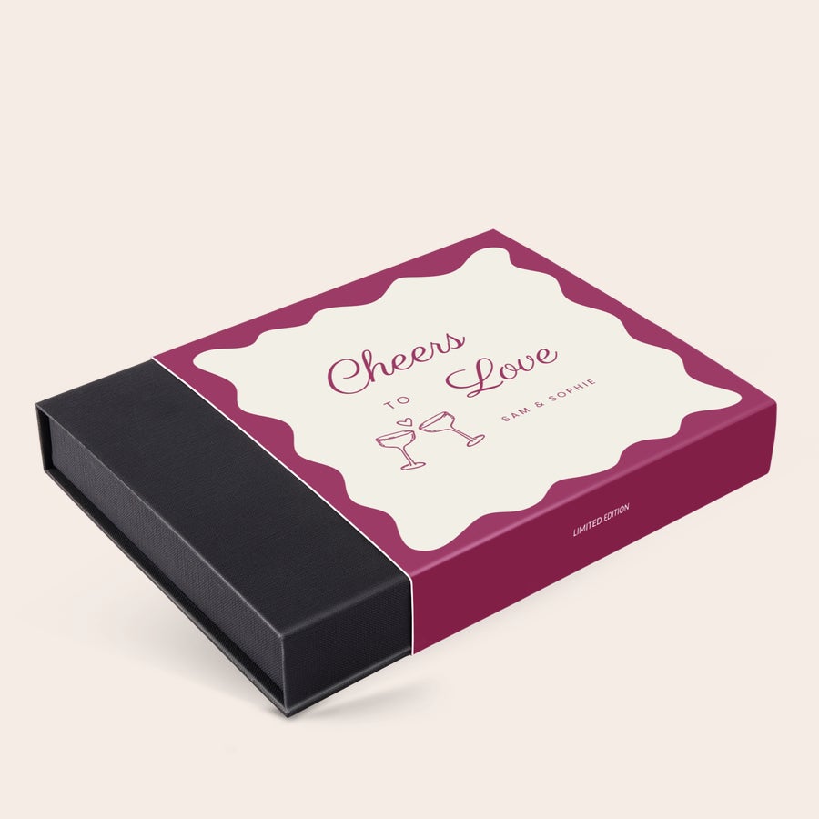 Personalizowana bombonierka - Walentynki Luksusowe pudełko czekoladek z nadrukiem Cheers to Love i imionami Sam & Sophie
