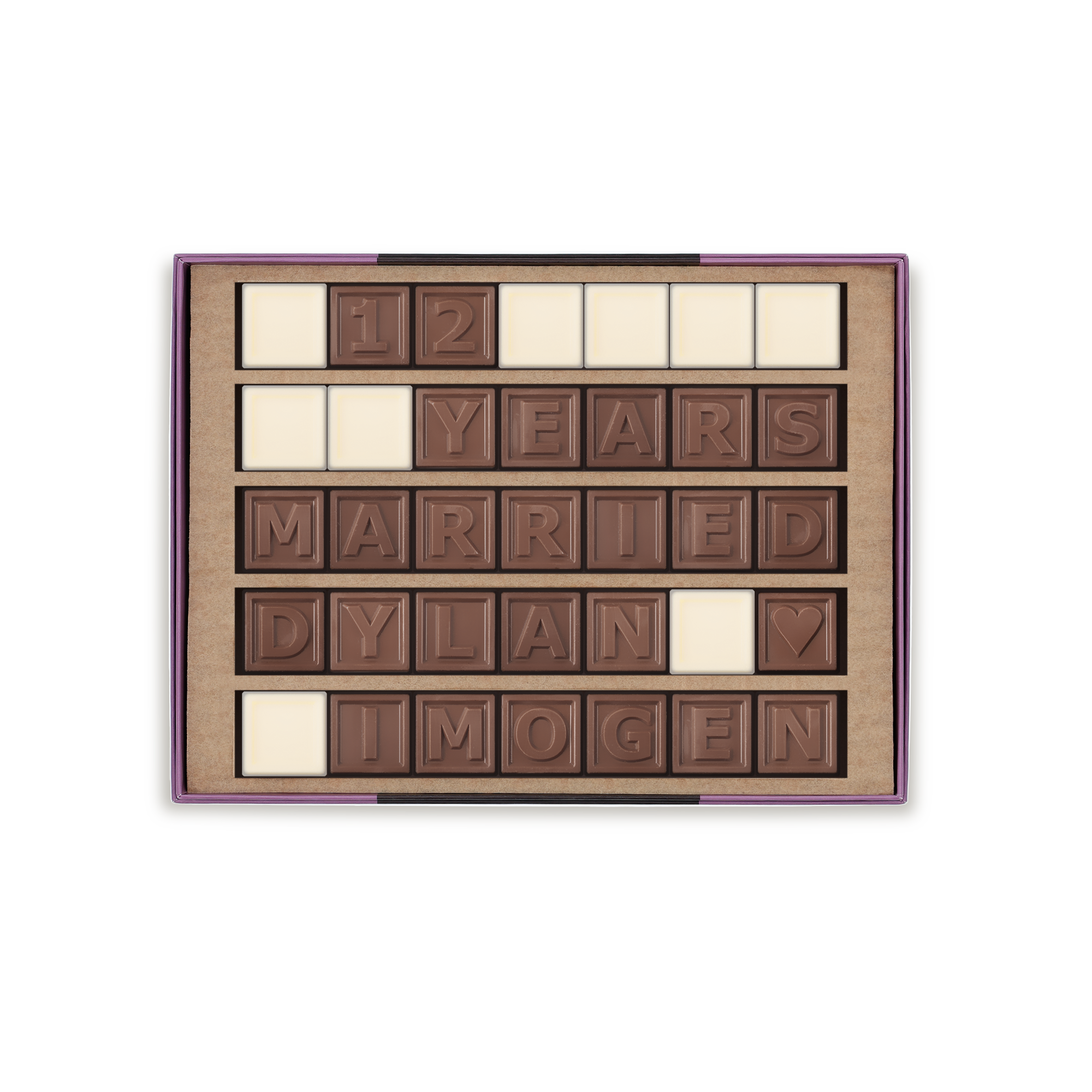 Dit personlige chokoladetelegram, 12 YEARS MARRIED DYLAN IMOGEN med hjerte i mælke- og hvid chokolade.