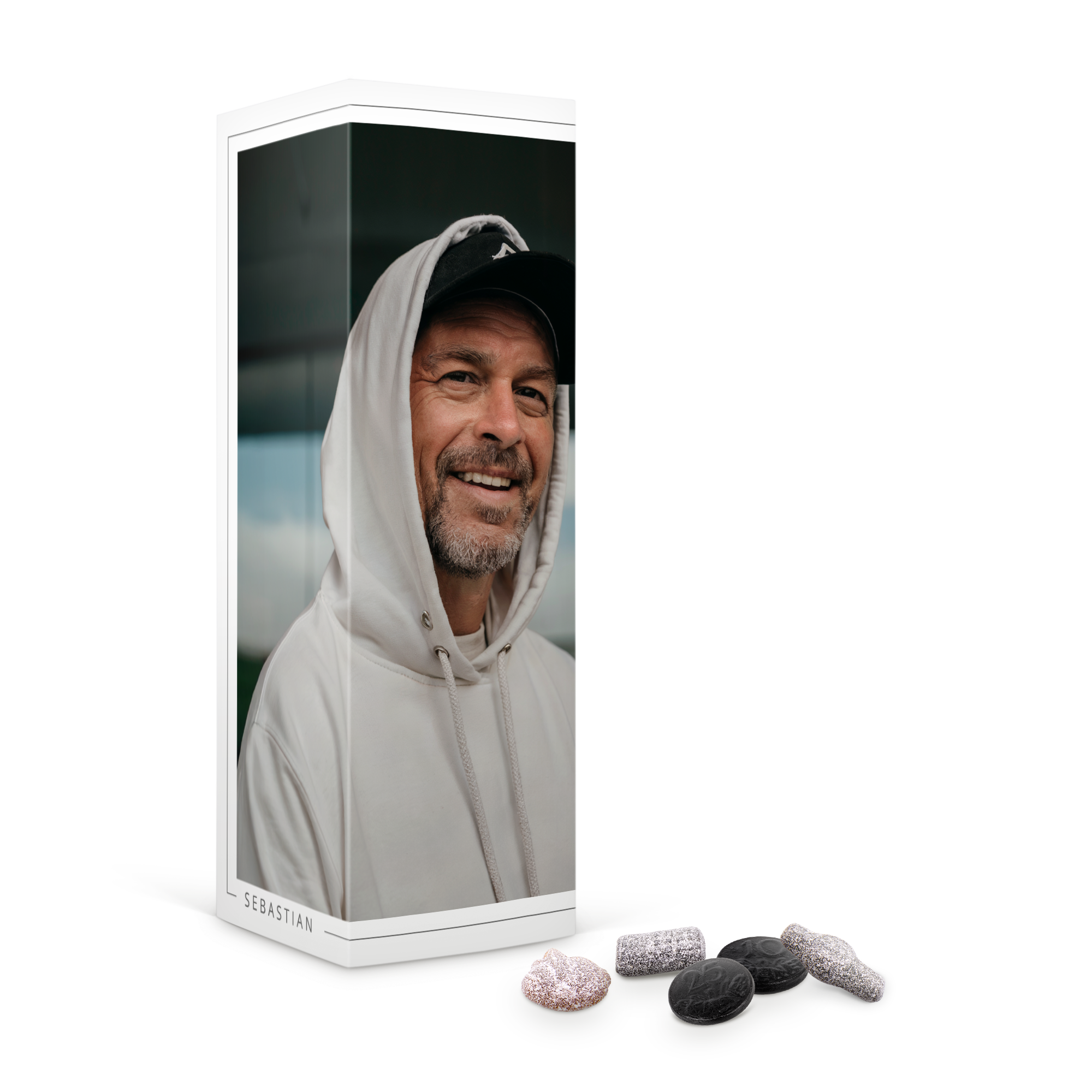 Personlig slik gave med lakrids og billede af en mand, navnet Sebastian trykt på emballagen.