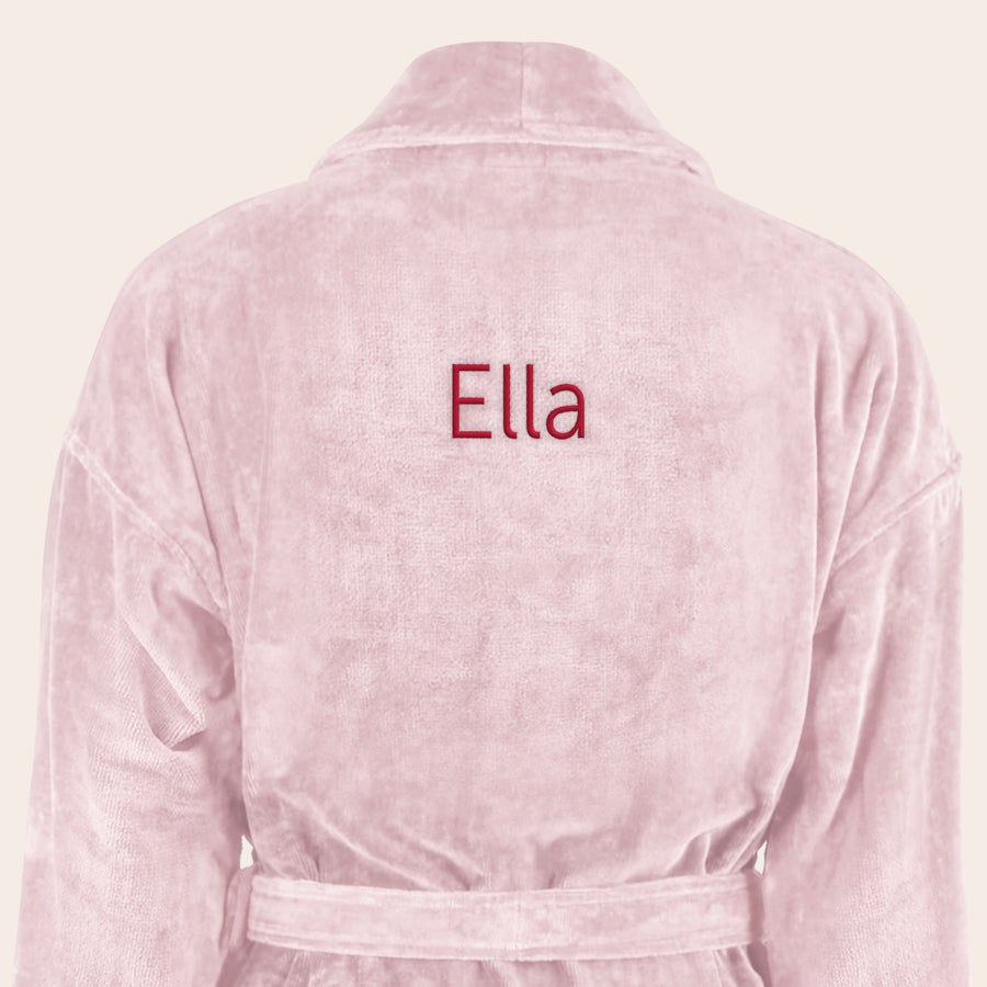 Accappatoio Donna Personalizzato Morbido accappatoio rosa ricamato con il nome Ella in rosso sul retro, cintura in vita per una vestibilità personalizzata