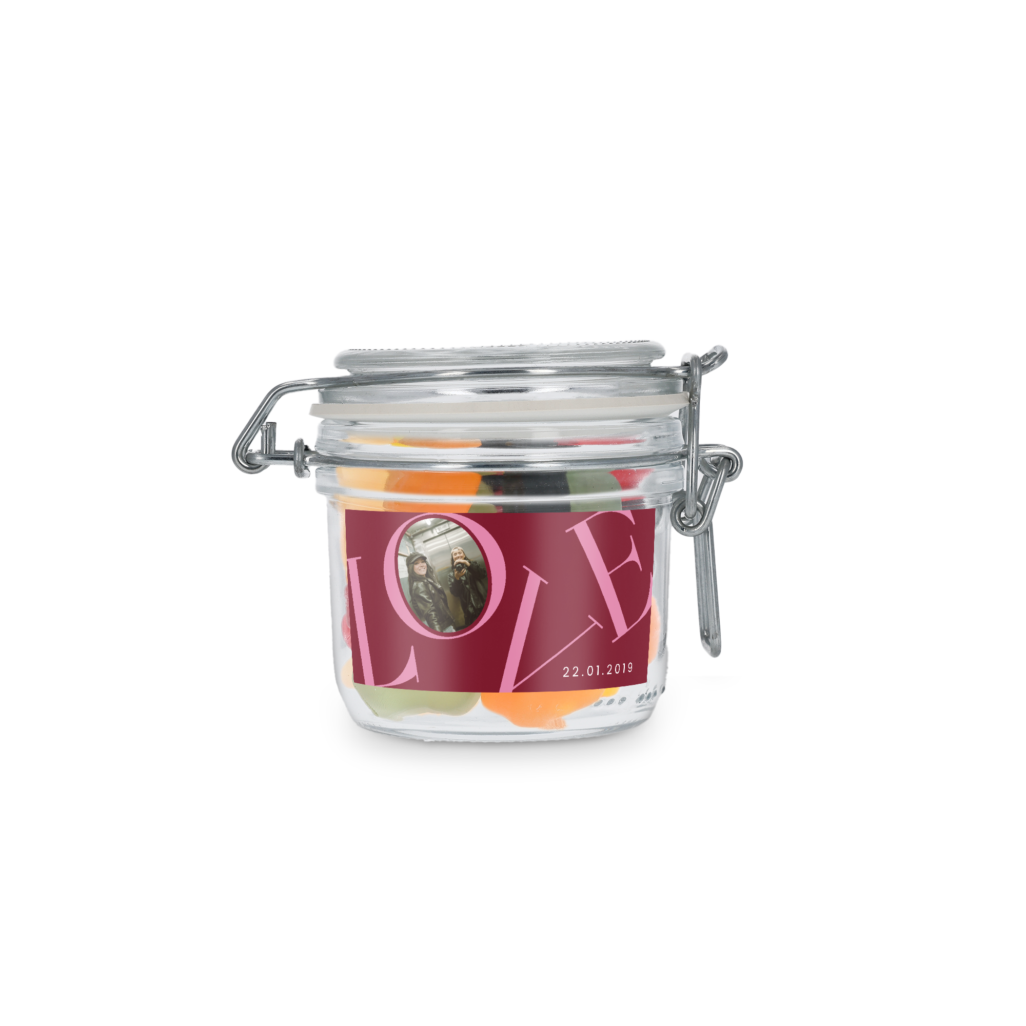 Borcan dulci personalizat cu gume de vin, cu etichetă maro închis imprimată cu textul LOVE, o fotografie și data 22.01.2019