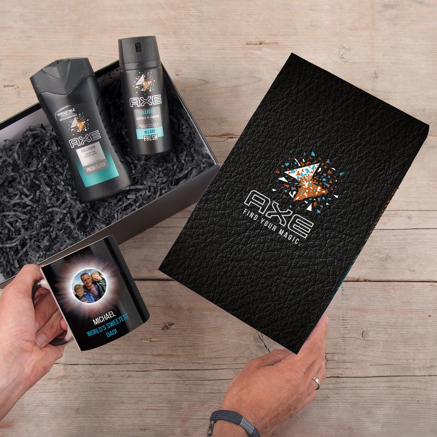 Axe ajándékkészlet - Body Wash & dezodor + mágikus bögre (bőr és cookie)