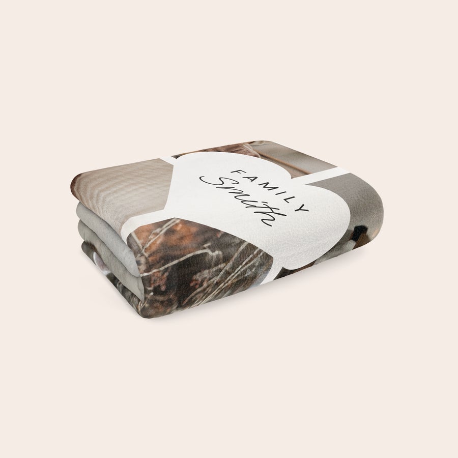 Coperta in pile con foto Coperta in pile personalizzata con foto stampata e la scritta Family Smith in un cuore bianco