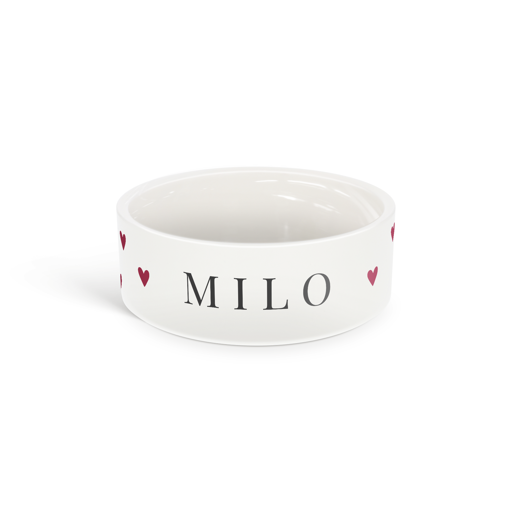 Tigela de comida personalizada para animais de estimação, branca de cerâmica, impressa com o nome "MILO" em preto e corações vermelhos. Torne a hora da refeição especial.