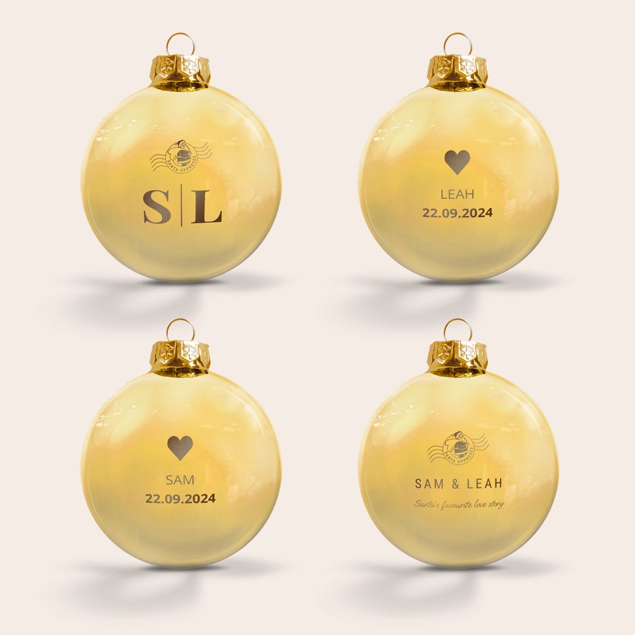 Glass bauble with name Four personalized glass Christmas baubles, engraved with names and dates, perfect to give the Christmas tree a showpiece.