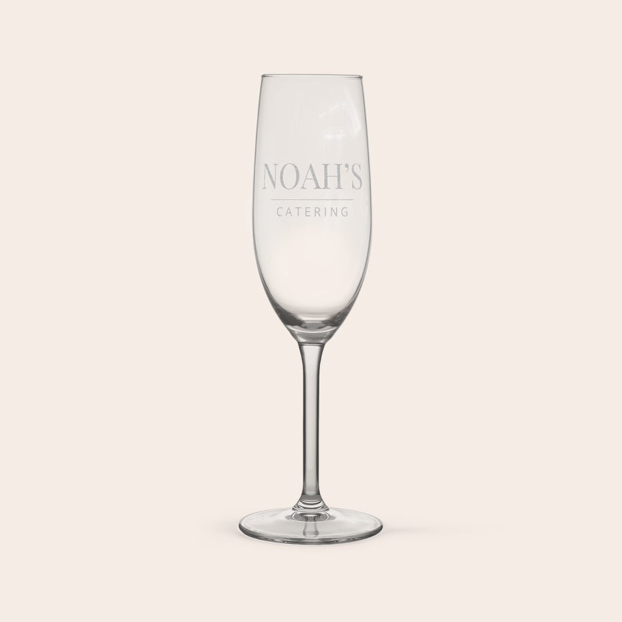 Champagneglas Champagneglas fra Royal Leerdam graveret med NOAH'S CATERING skaber en unik champagne.