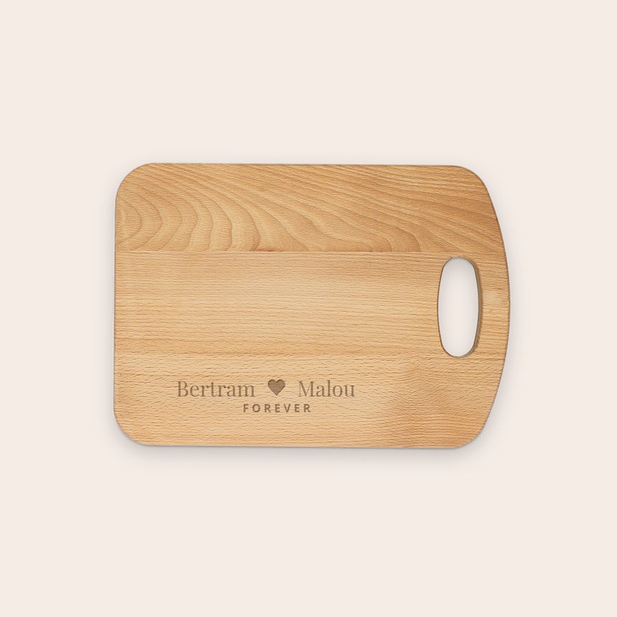 Personligt Træ Skærebræt Træ skærebræt indgraveret med navnene Bertram og Malou samt teksten FOREVER