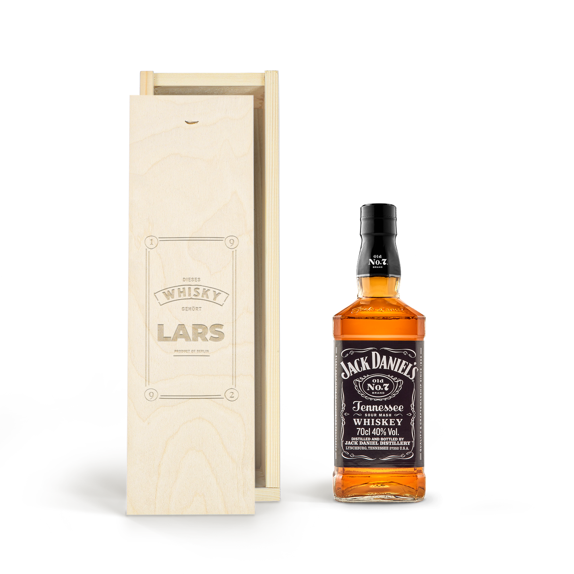 Jack Daniels Whisky in gravierter Holzkiste mit "LARS" Aufschrift.