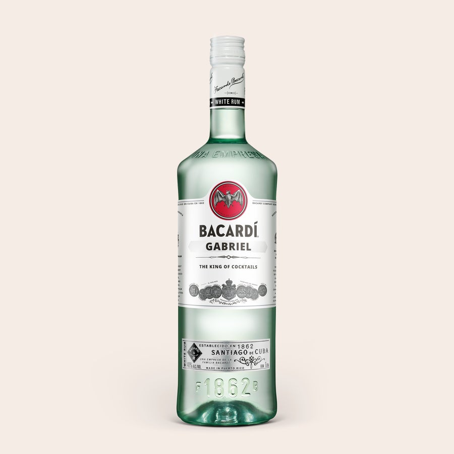 Bacardi z personalizowaną etykietą Unikatowy rum Bacardi z personalizowaną etykietą, wydrukowaną z imieniem Gabriel.