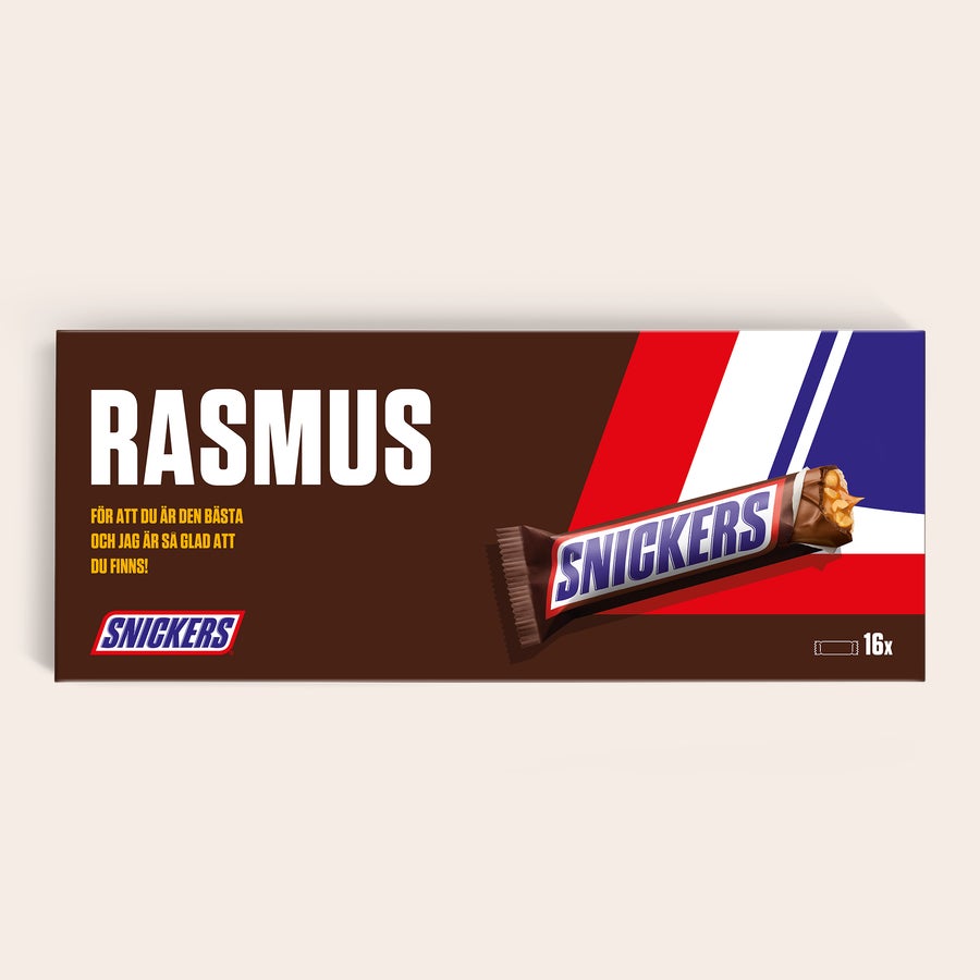 Personlig XXL Snickersbar Denna personliga gigantiska Snickersbar i choklad har namnet Rasmus och ett tryckt meddelande om tacksamhet på kartongen.