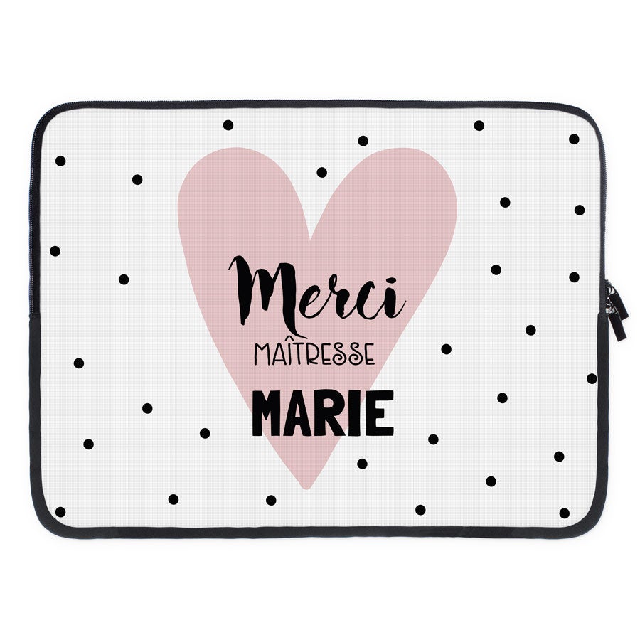 Housse ordinateur pour PC et Mac personnalisée avec le texte Merci Maîtresse Marie imprimé sur un cœur rose