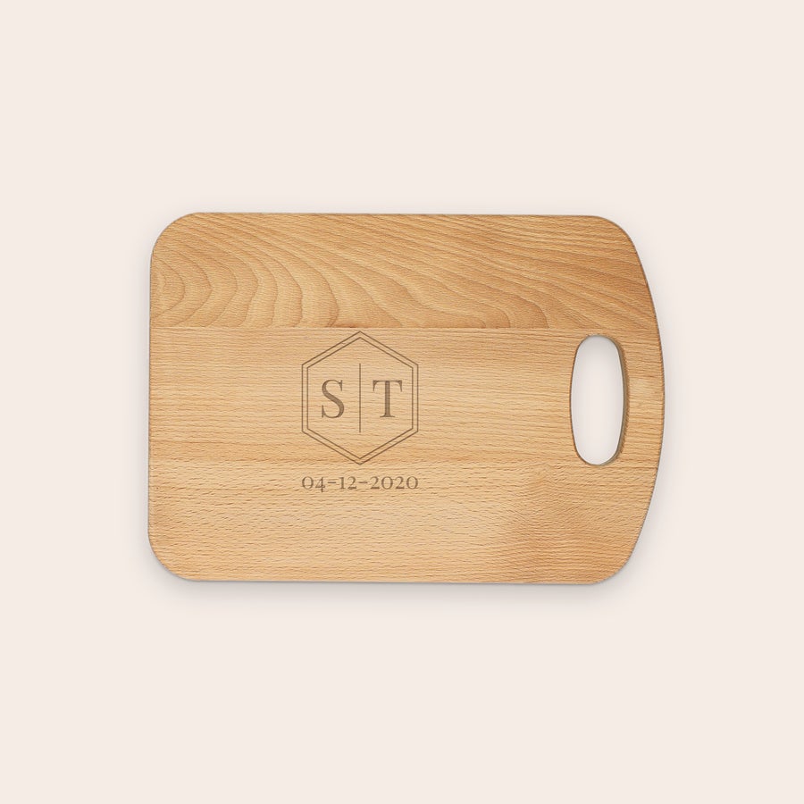 Tagliere in Legno Personalizzato Tagliere in legno personalizzato inciso con iniziali ST in esagono e data 04-12-2020 come regalo unico