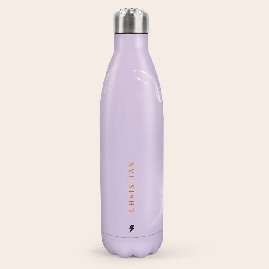 Personaliseret vandflaske Lilla termoflaske med et graveret navn i guld, Christian, og et lyn-ikon. Gør hver en tår til noget særligt med en personlig termoflaske med navn.