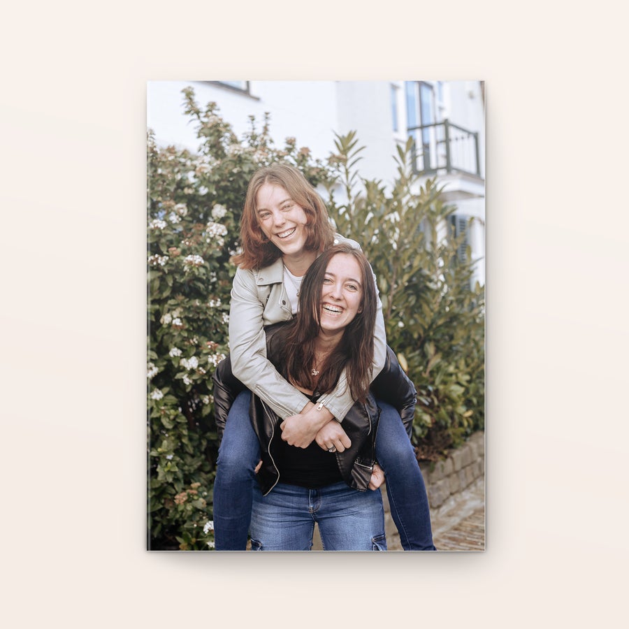 Biglietto d'Auguri - Natale Biglietto di auguri di Natale personalizzabile con una foto di due donne che ridono, stampata in verticale