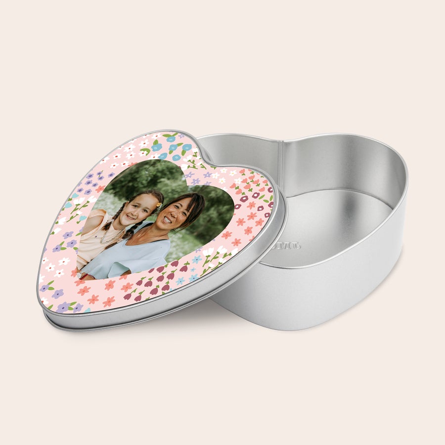 Personlig søde tin Hjerteformet dåse til søde sager, trykt med foto af kvinde og barn, med blomsterdesign på låget for at overraske den sødeste