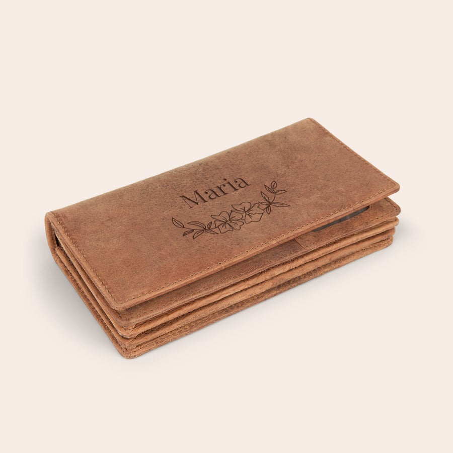 Portafoglio in pelle per donna personalizzato Borsa in pelle di bufalo marrone incisa con il nome Maria e motivo floreale per sorprendere le donne