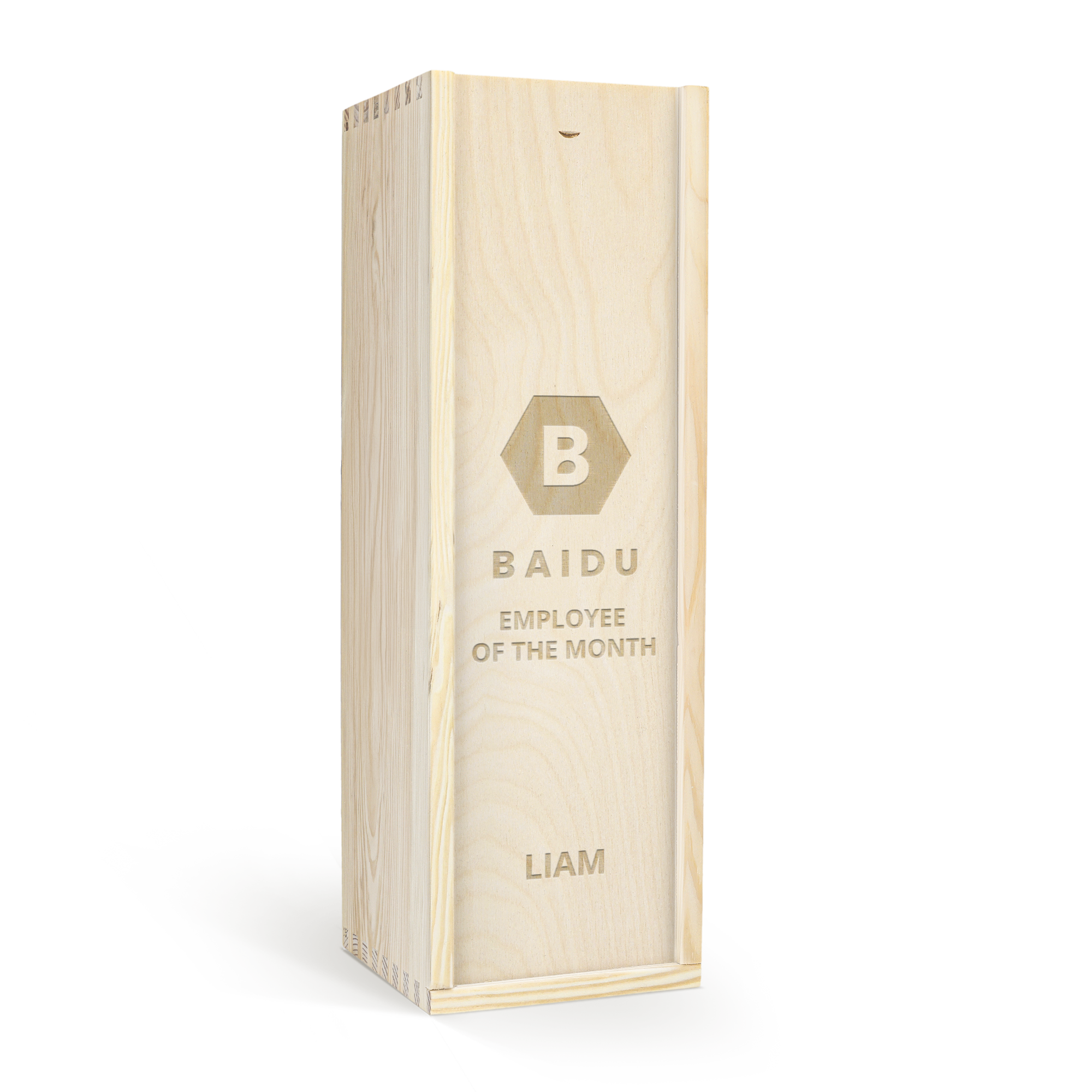 Botella de Amaretto Disaronno en una caja de madera personalizada y grabada con el texto "BAIDU EMPLOYEE OF THE MONTH LIAM" y un logo