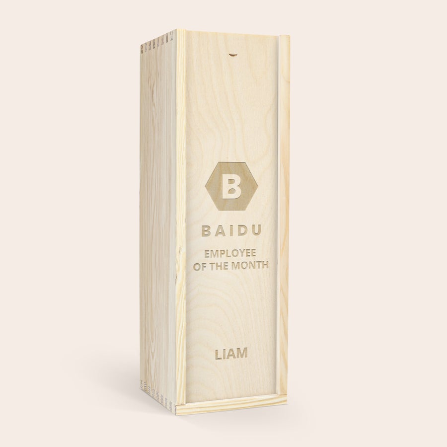 Personalised Amaretto Disaronno Gift - Wooden Case Amaretto Disaronno in an engraved wooden case with Baidu logo, "Employee of the Month", and "Liam"