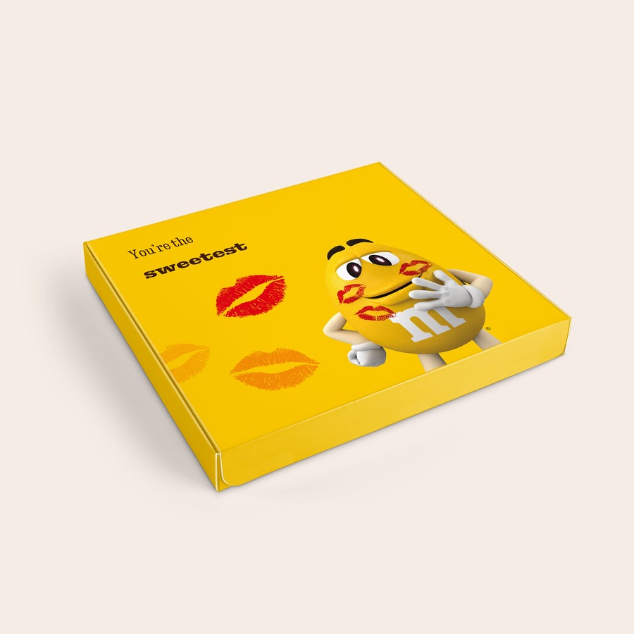 Caixa presente M&M's personalizada Caixa surpresa com chocolate M&M's personalizada com texto "You're the sweetest" e imagem beijos