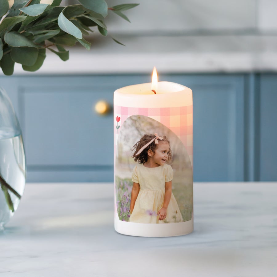 Personalizowana świeca ze zdjęciem - Wielkanoc 13x7 Personalizowana świeca wielkanocna ze zdjęciem i motywem kratki, wydrukowana z imieniem i życzeniami wielkanocnymi