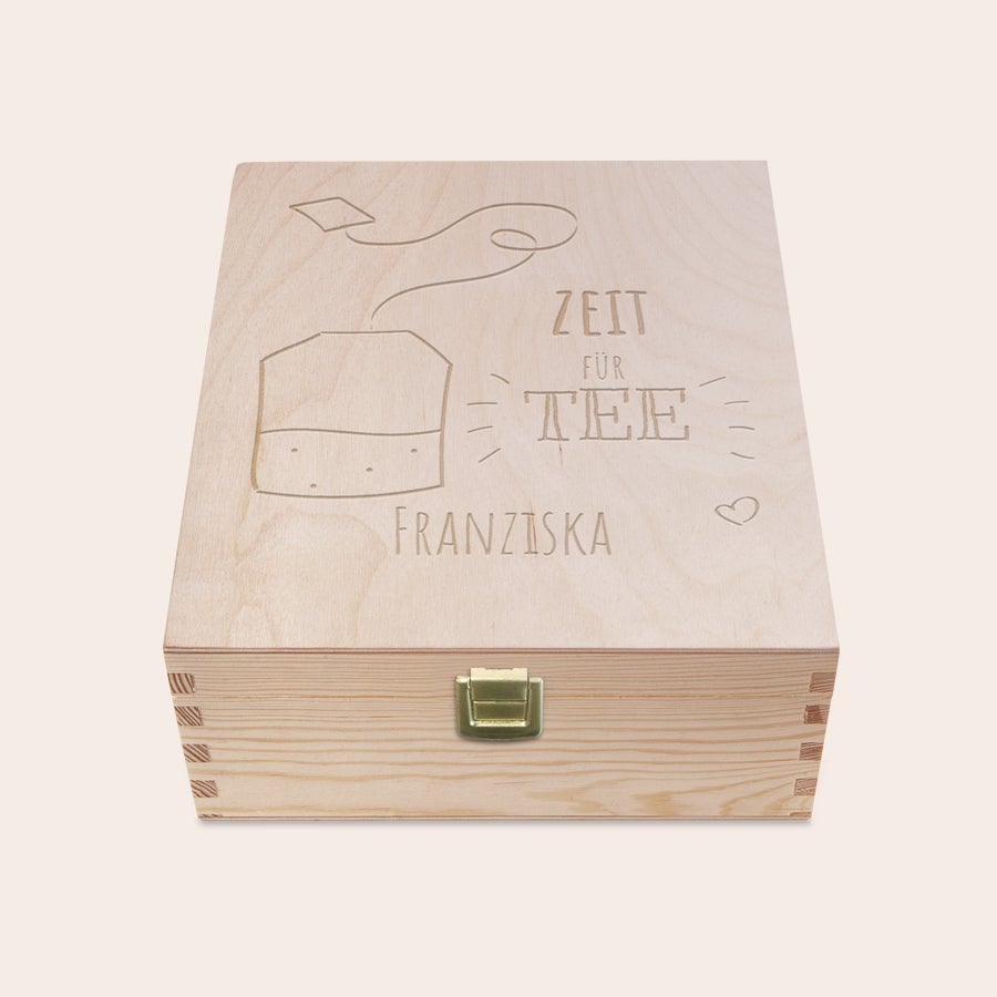 Teebox personalisieren Personalisierte Teekiste aus Holz, graviert mit Namen Franziska und dem Text Zeit für Tee. Deine Teezeit wird mit einer edlen gravierten Teekiste zu einem ganz besonderen Erlebnis!