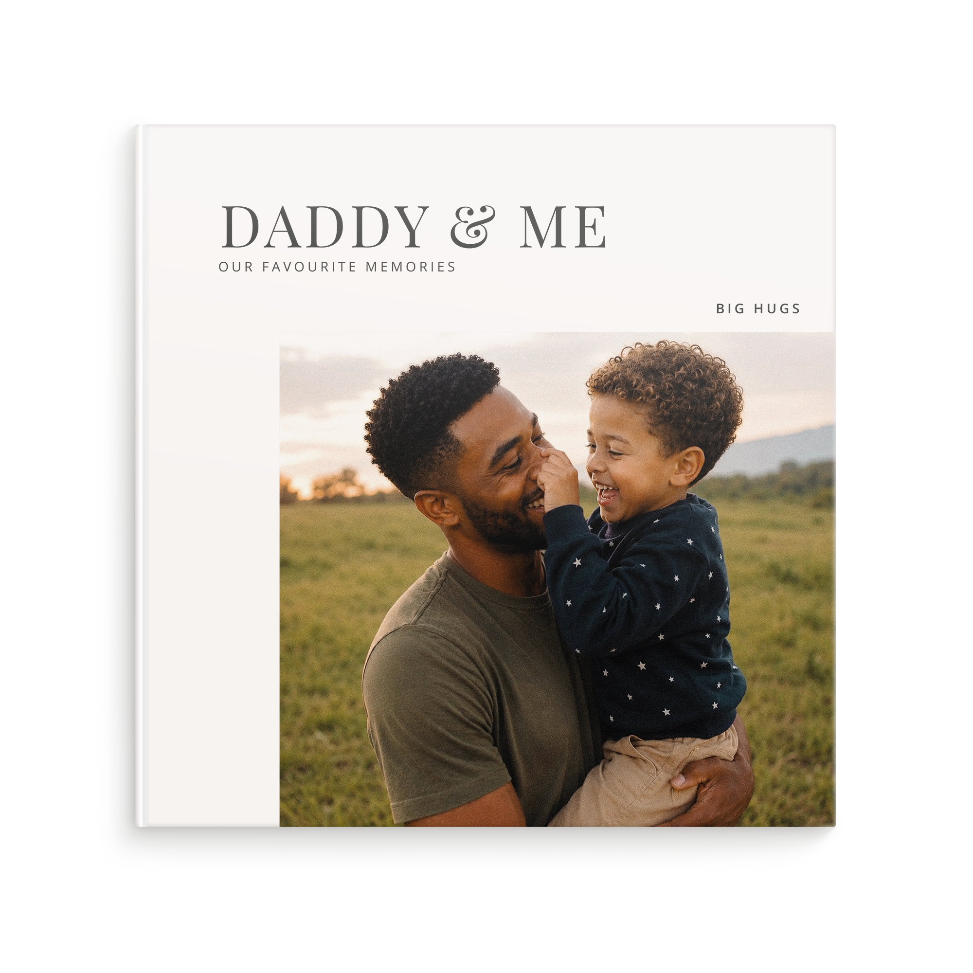 Álbum Papá y yo XL tapa dura a partir de 28 páginas personalizado con foto impresa de padre e hijo sonriendo en un campo verde y texto.