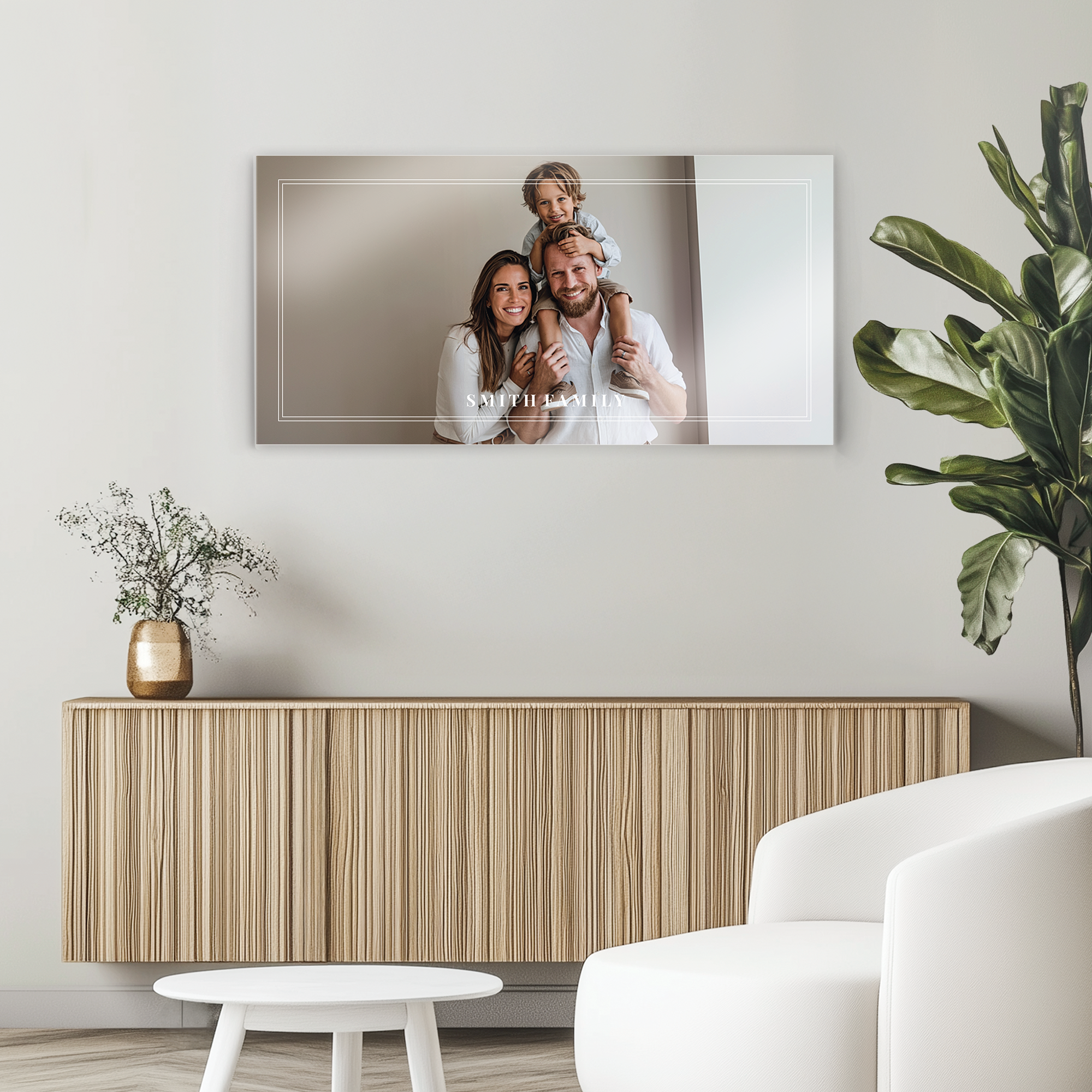 Foto na akryle s potlačenou rodinnou fotografiou a nápisom SMITH FAMILY pre váš najpamätnejší moment.