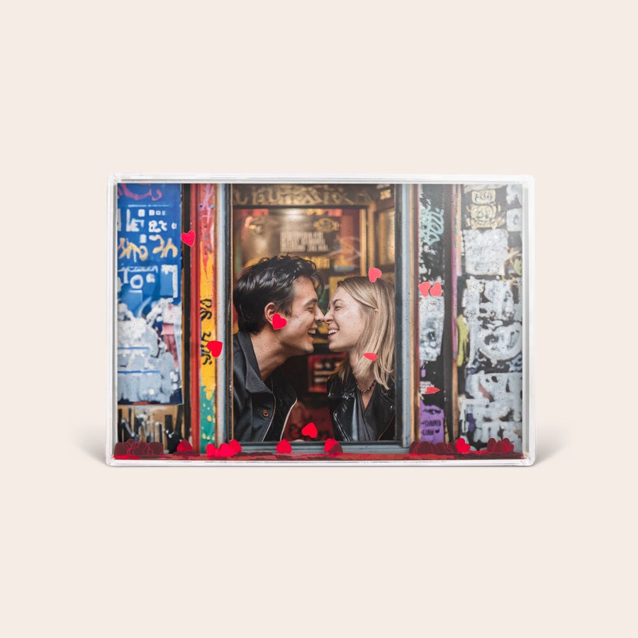 Globo de neve personalizado - Retângulo Globo de neve retangular personalizado com foto de casal, cheio de corações vermelhos. Surpreenda seus amigos com este presente.
