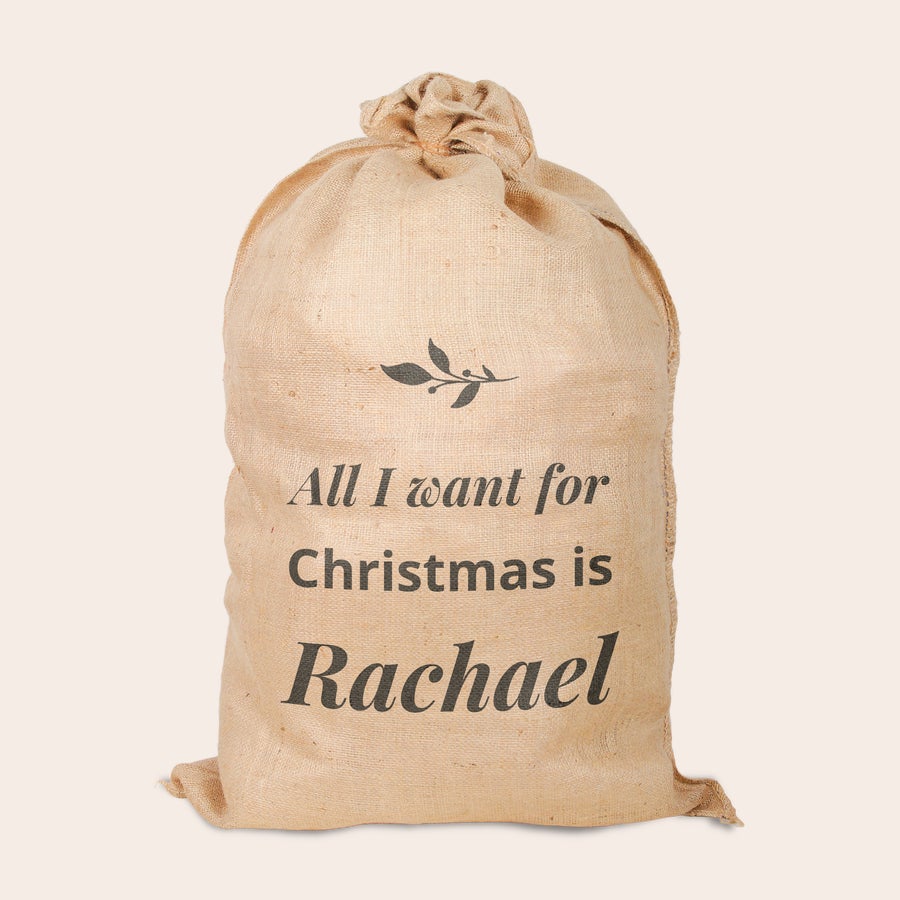 Worek Świętego Mikołaja Jutowy worek Świętego Mikołaja z imienną dedykacją, nadrukowany tekst All I want for Christmas is Rachael