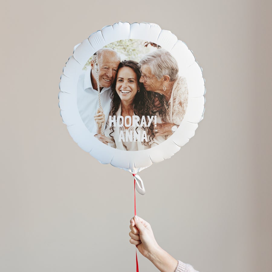 Palloncino personalizzato Palloncino rotondo con foto di famiglia stampata e testo Hooray! Anna, ti farà sentire subito allegro.