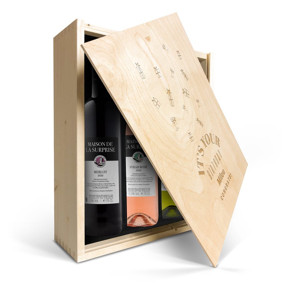 Wijnpakket in gegraveerde kist - Maison de la Surprise - Merlot, Syrah en Sauvignon Blanc