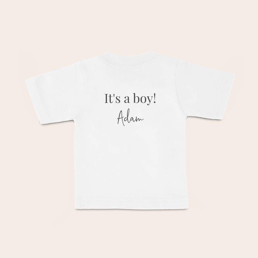 Baby shirt bedrukken Wit baby shirt met naam Adam en tekst It's a boy, gepersonaliseerd met tekst