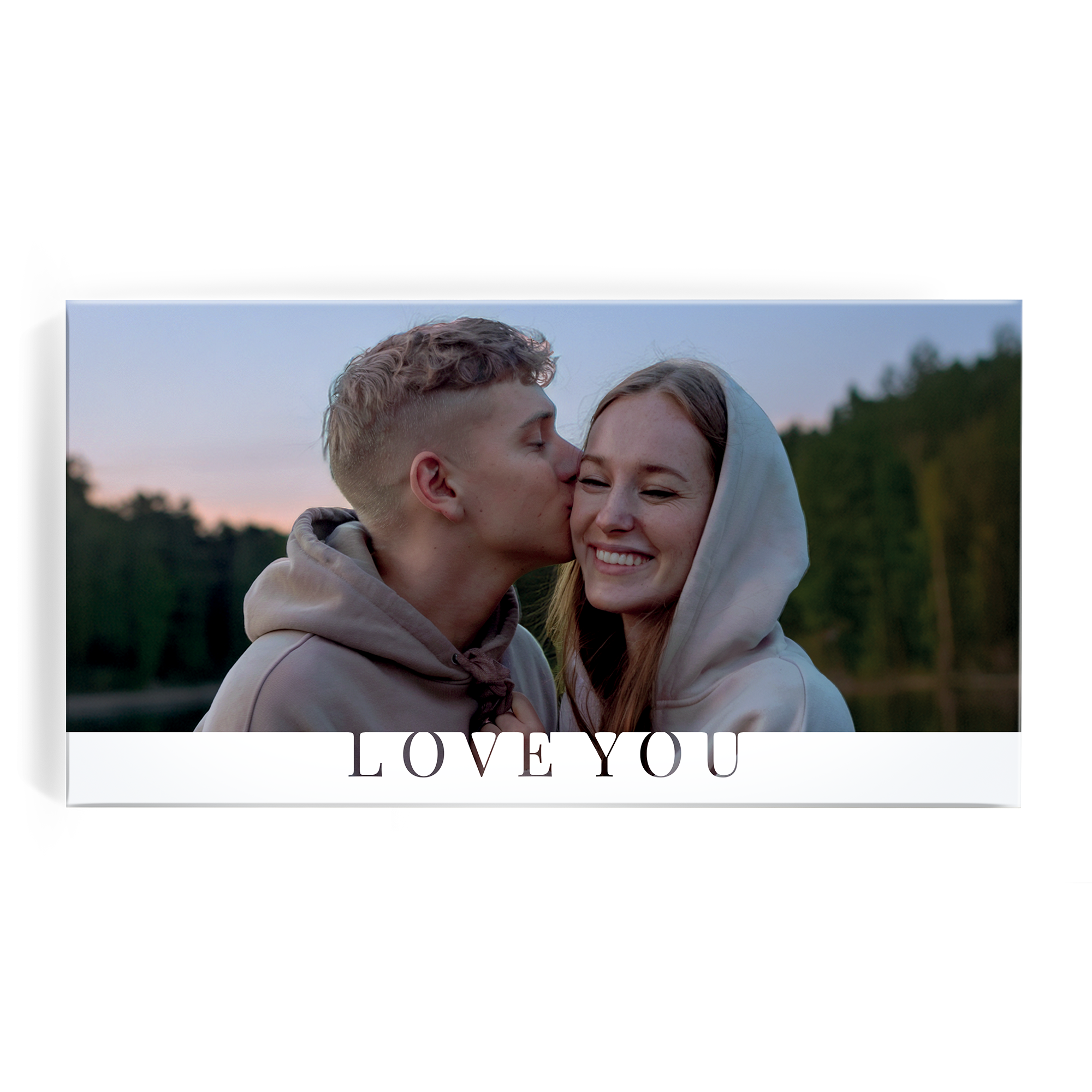 Coffret kinder personnalisé 32 barres avec photo d'un couple s'embrassant et message "LOVE YOU" imprimé.