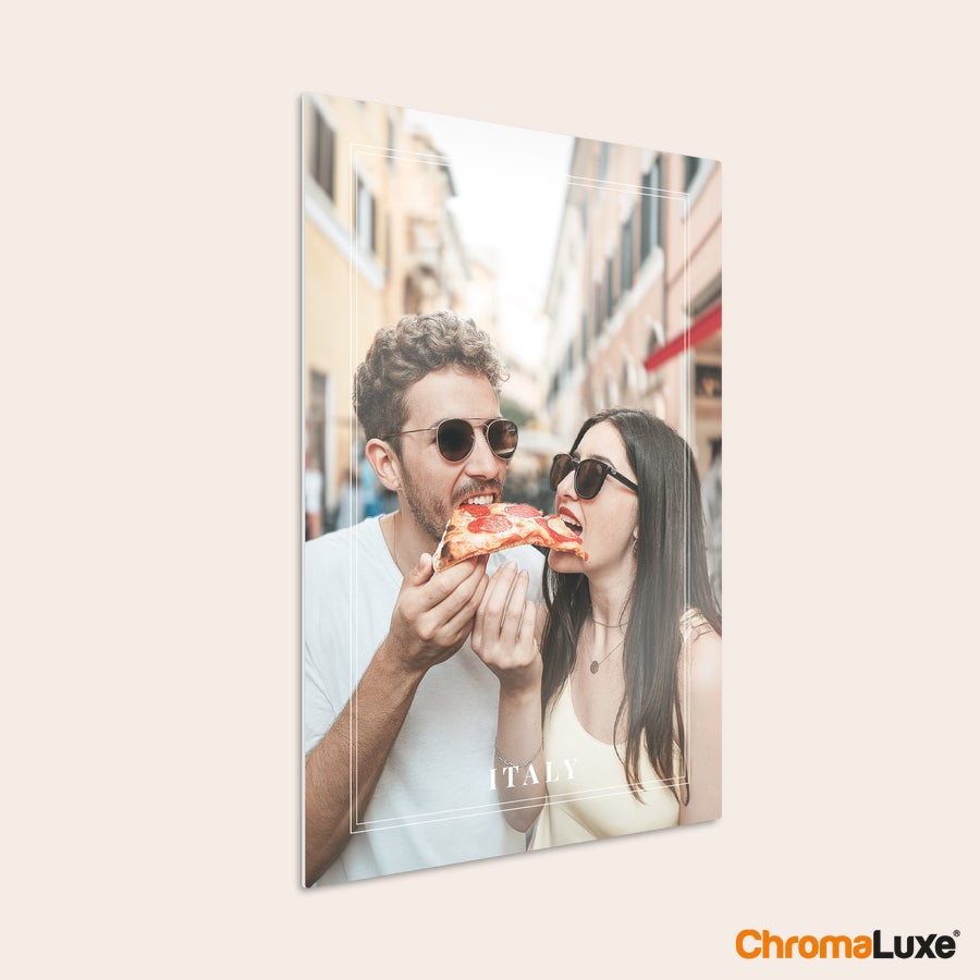 Foto afdrukken op aluminium Aluminium fotopaneel met ChromaLuxe afdruk van stel dat pizza eet in Italië.