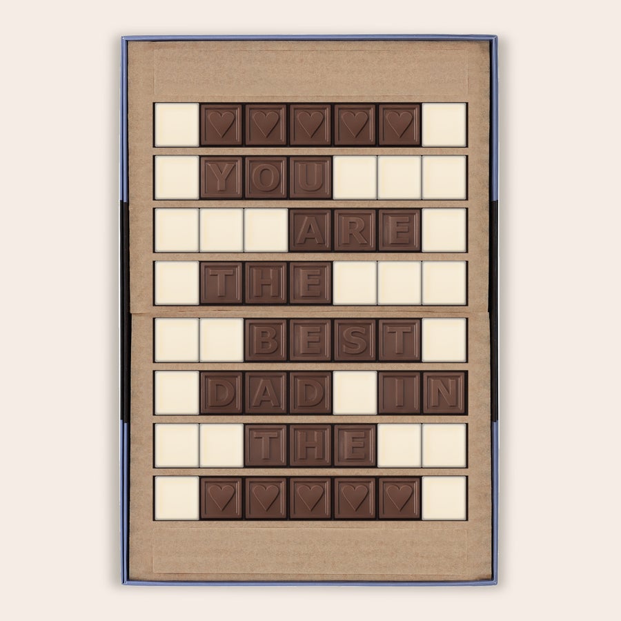 Telegramma di Cioccolato Telegramma di cioccolato personalizzato con la frase YOU ARE THE BEST DAD IN THE WORLD e cuori, spedito in una confezione regalo