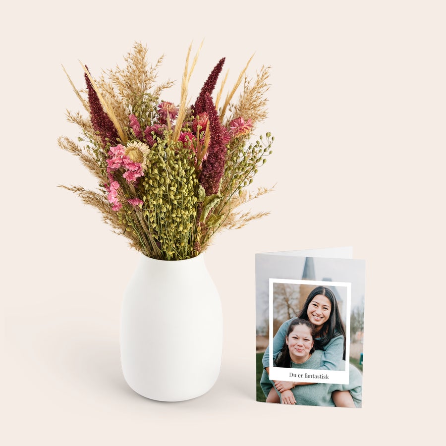 Tørret blomsterbuket med personligt kort Buket tørrede blomster i vase med personligt kort, der har et foto og teksten Du er fantastisk