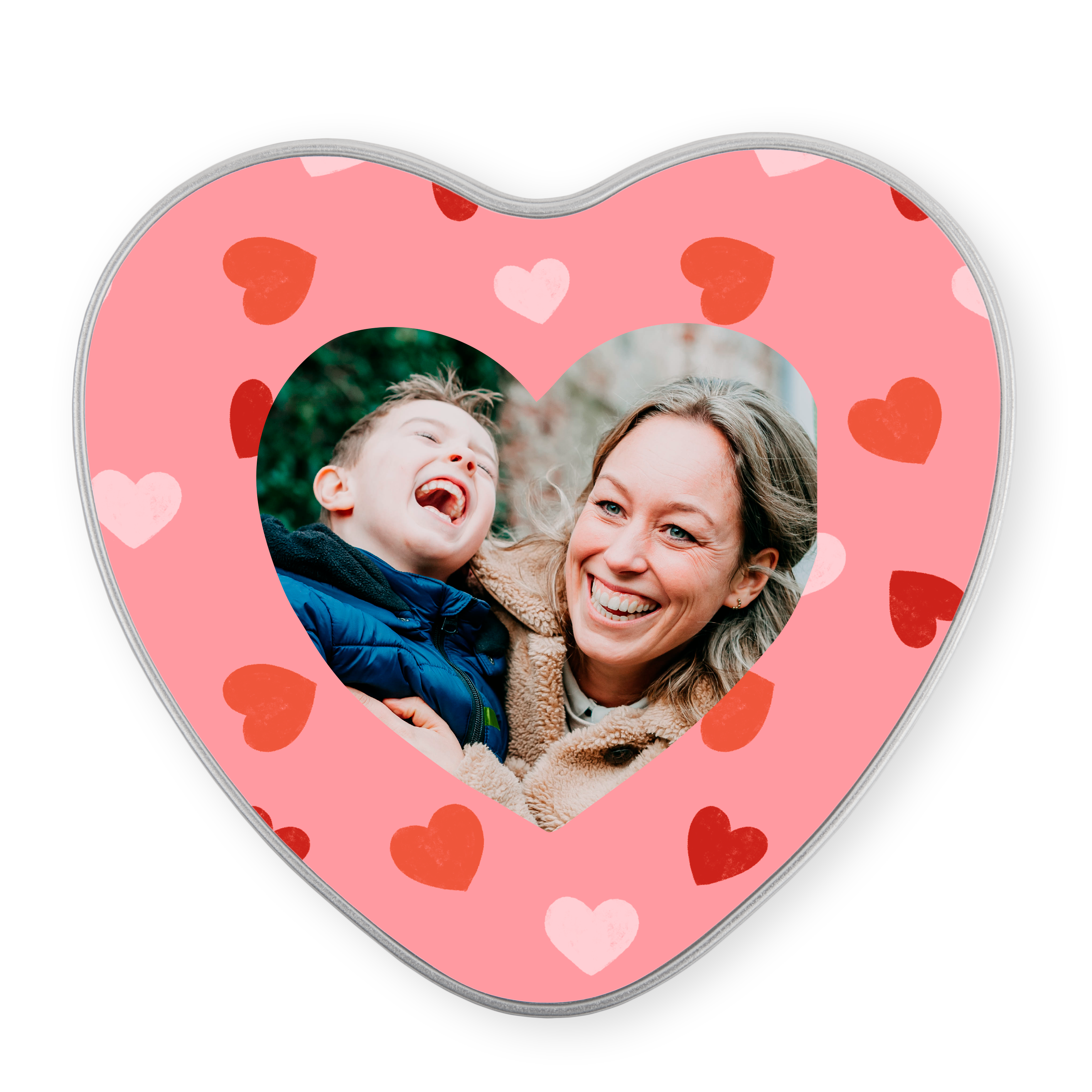 Lata de regalo en forma de corazón con tapa rosa impresa con una foto de madre e hijo, decorada con corazones.