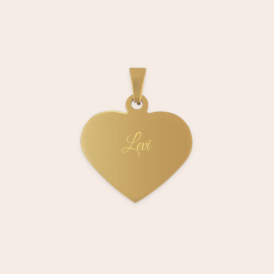 Colar com coração gravado Pingente dourado em forma de coração com nome gravado "Levi"