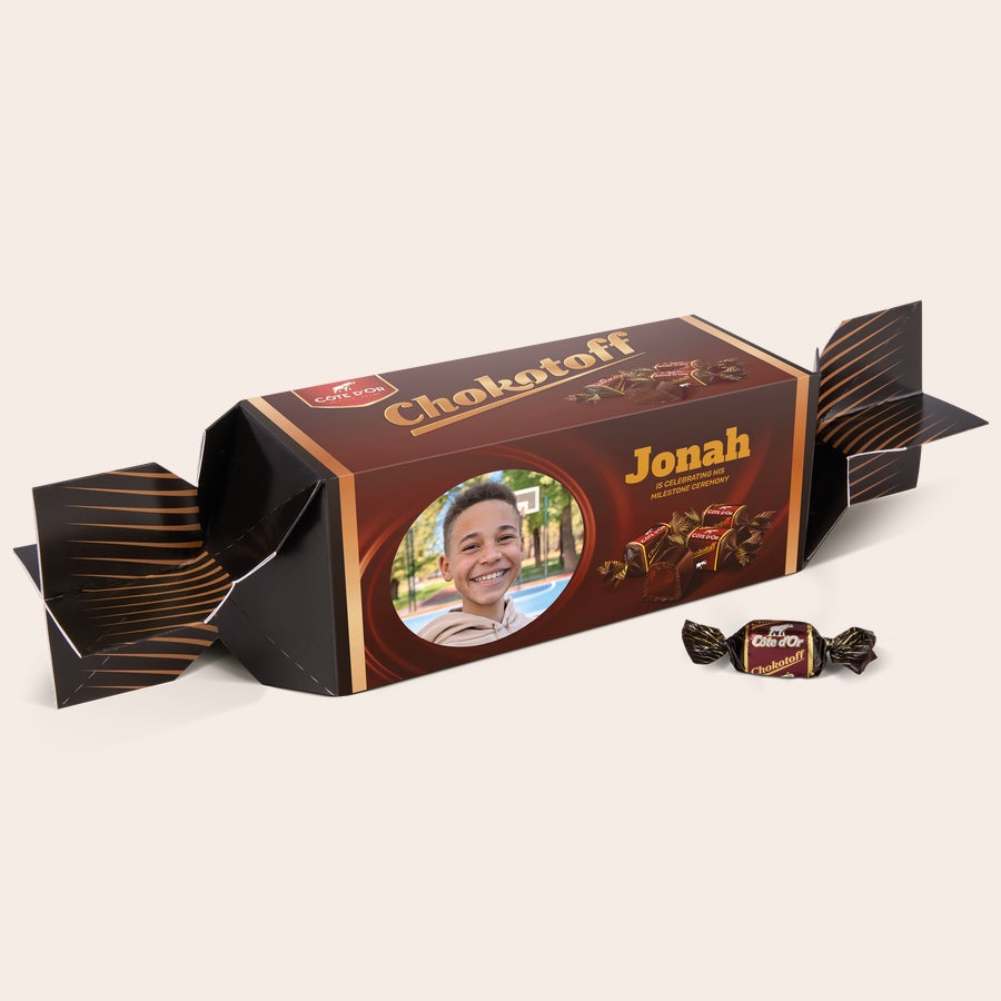 Personalizirano darilo Chokotoff toffee Personaliziran Mega Chokotoff z natisnjeno fotografijo in imenom Jonah, najboljše presenečenje.