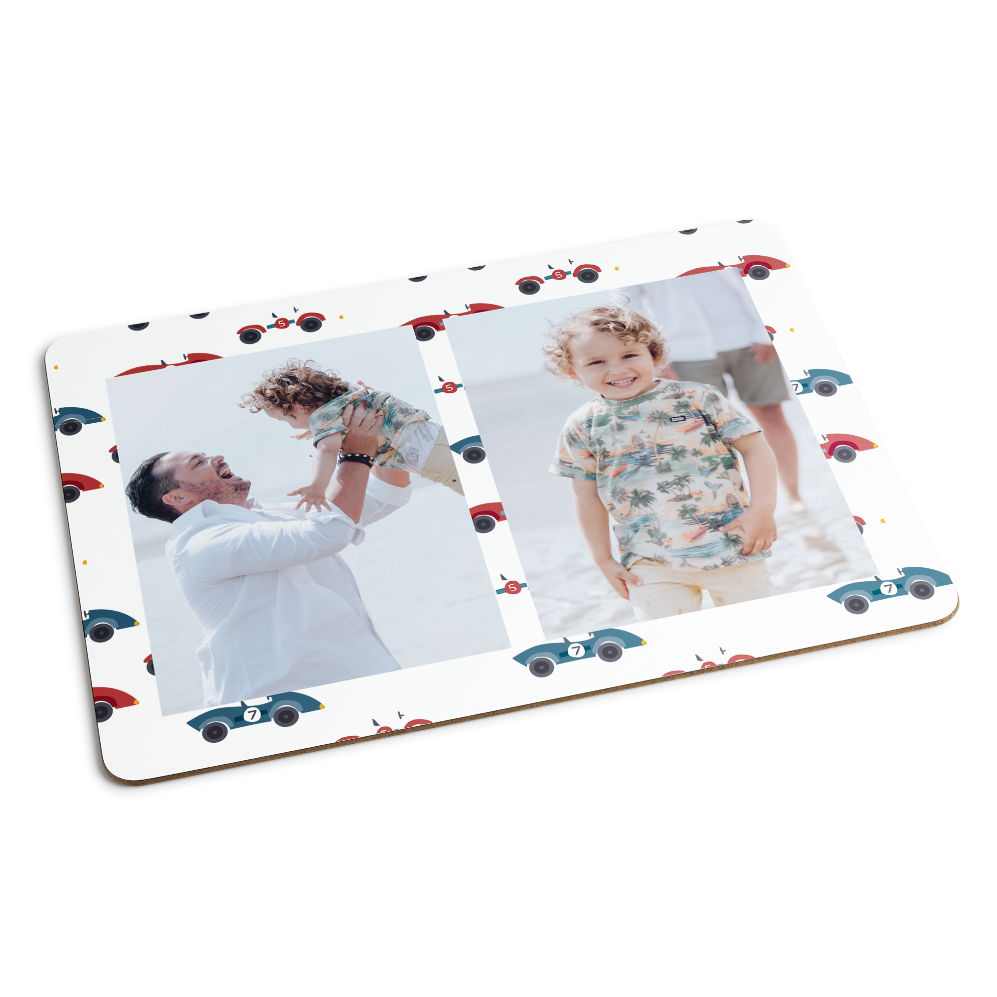 Individual personalizado com foto de pai e filho, padrão de carros e números.