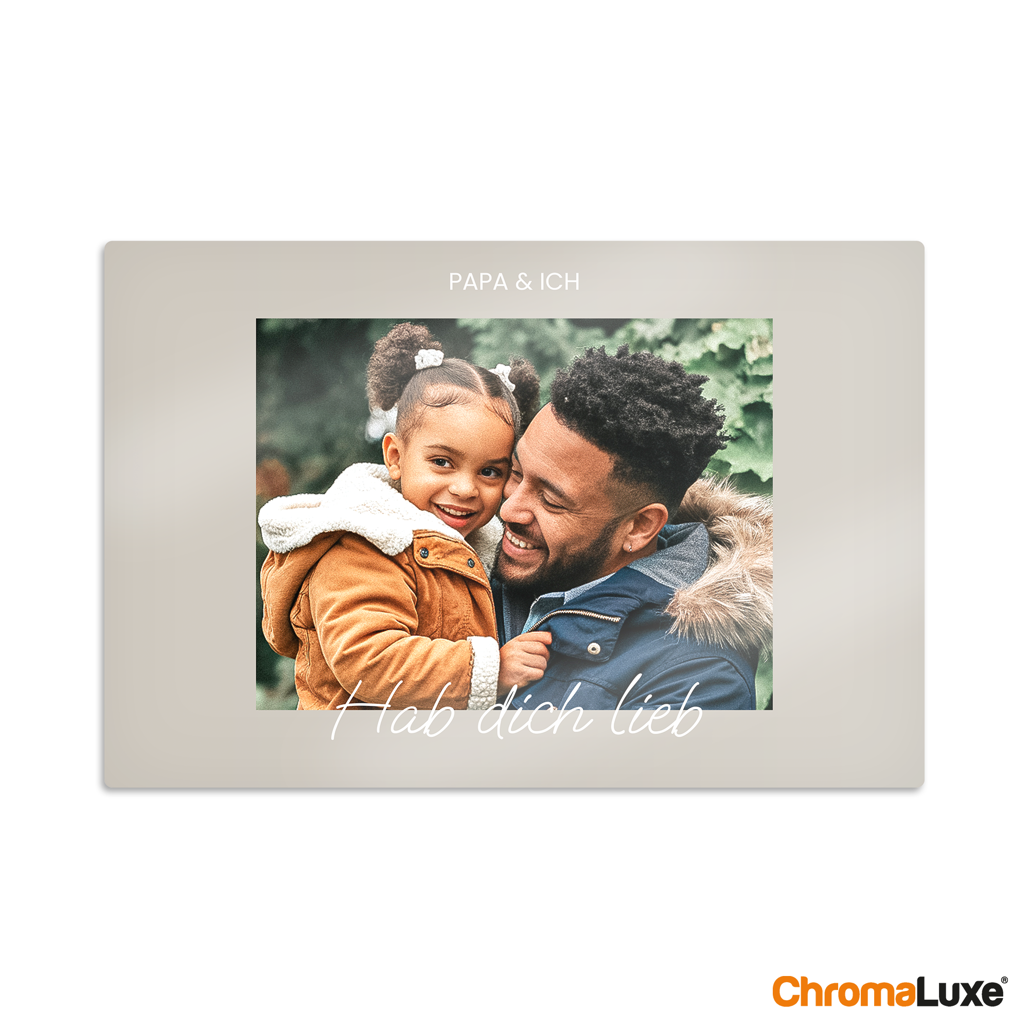 Instagram Wanddekoration als Aluminiumfoto, bedruckt mit einem Vater-Tochter-Foto und dem Text "PAPA & ICH" und "Hab dich lieb"