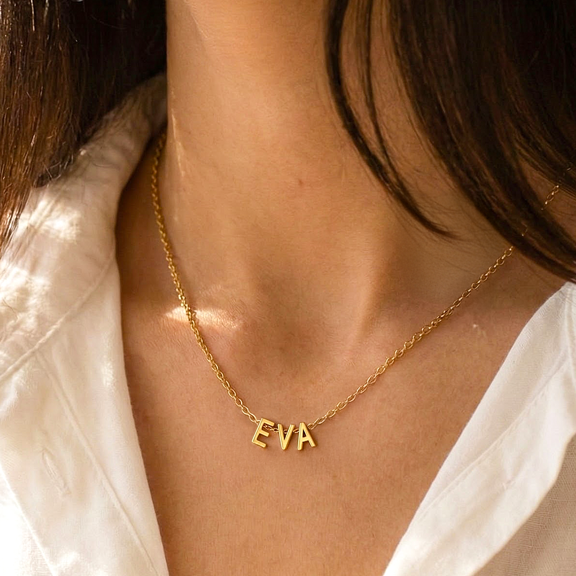 Collar con letras