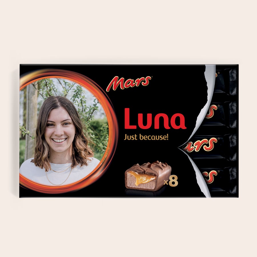 Henkilökohtainen Mars-lahjalaatikko Henkilökohtainen Mars-lahjalaatikko omalla kuvalla ja nimellä Luna painettuna, 8 Mars-patukkaa