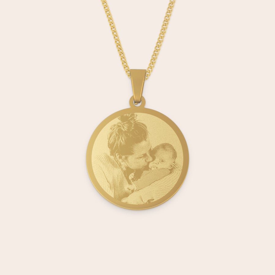Round pendant necklace Gold pendant with an engraved photo of a mother kissing a baby, an ideal personalized gift