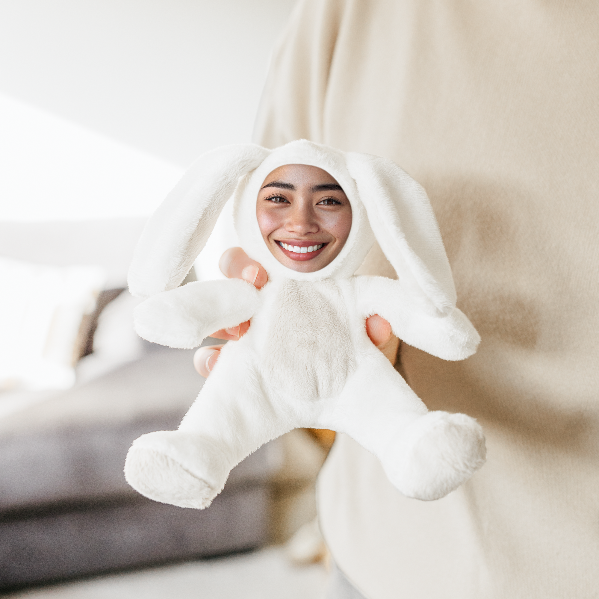 ItsieMe doudou lapin blanc personnalisé avec un visage souriant imprimé sur une photo