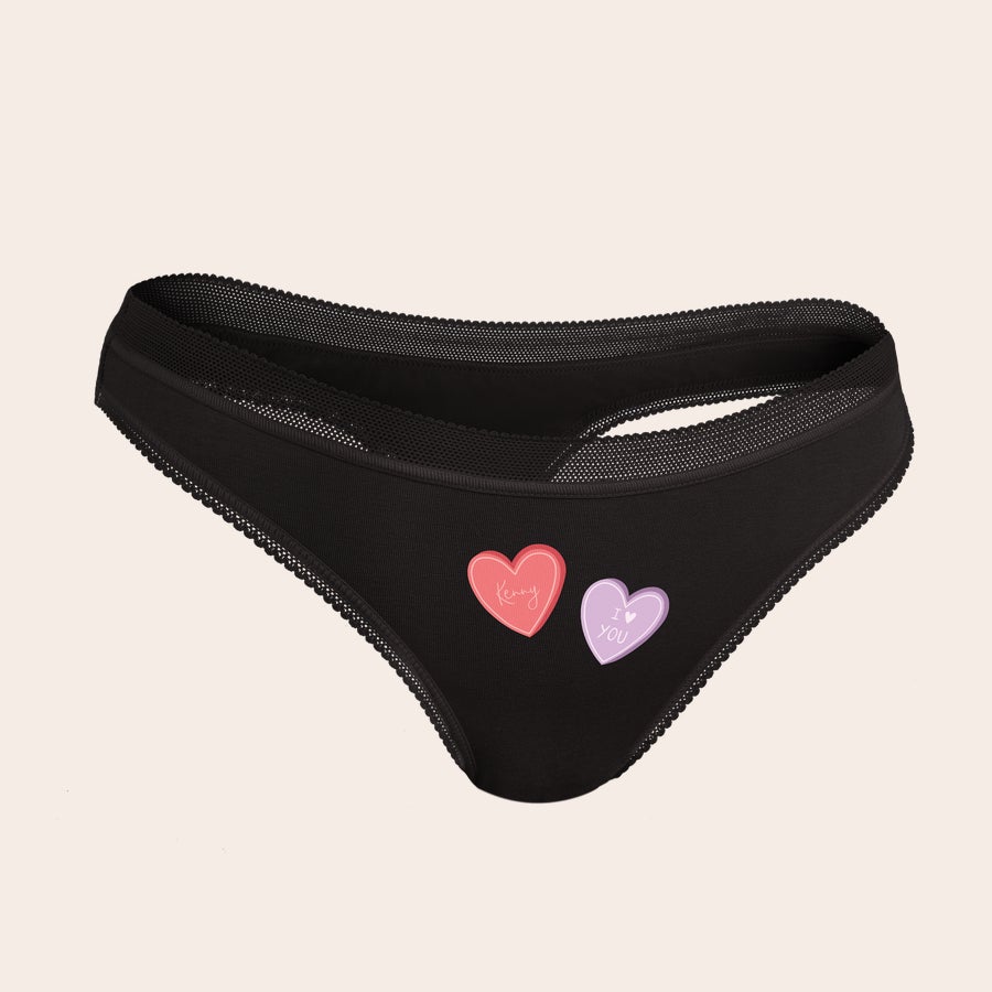 Tanga Personalizado Tanga de mujer negro con impresión personalizada de dos corazones, uno con "Kenny" y otro con "I ❤️ You".